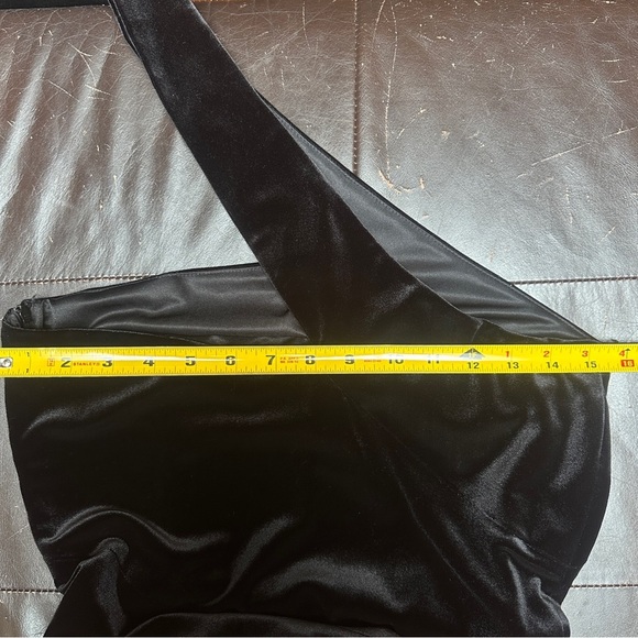 David Meister One Shoulder Black Velvet Gown Size 8 - Picture 10 of 11